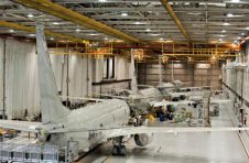 波音公司准备重启军用飞机生产和737MAX维护
