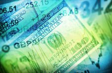 纳斯达克指数首次突破10,000道关口，亚马逊，苹果股价上涨3％