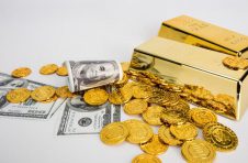 美国财政刺激措施提振黄金微幅收涨,投资者逢低吸纳