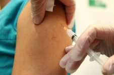 马来西亚批准12岁或以上人士使用辉瑞疫苗 有条件批准康希诺及强生疫苗