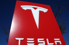 Tesla停止在汽车行驶时游戏功能