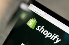 Shopify否认在教科书盗版诉讼中的责任