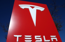 Tesla因电动车悬挂系统故障而被起诉