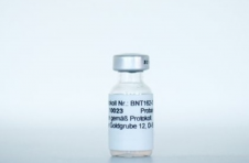 辉瑞向FDA寻求老年人接种第四针新冠疫苗的紧急使用授权